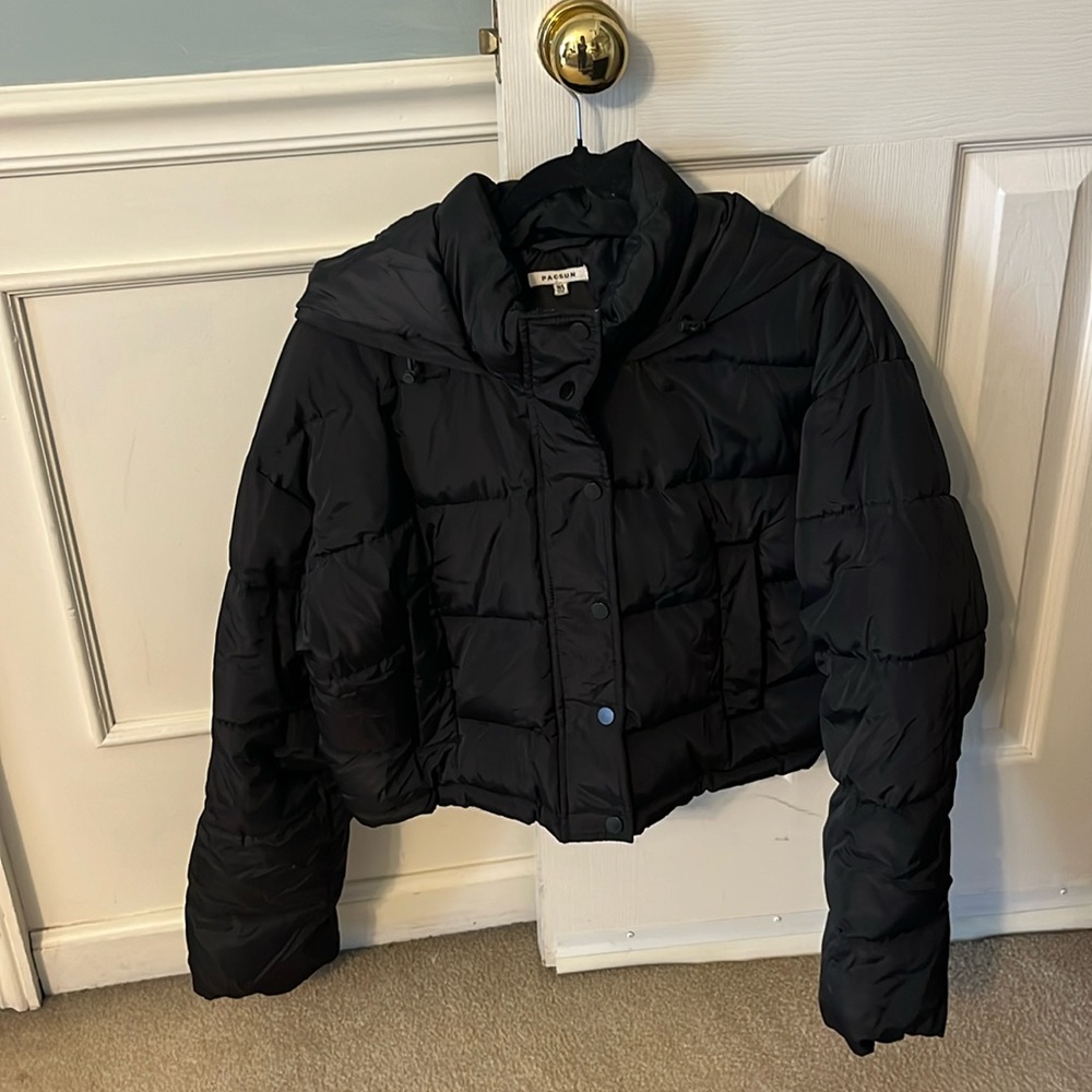 Like new condition. Pacsun cropped puffer